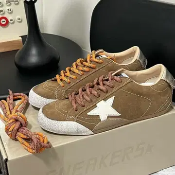 새상품 GOLDEN GOOSE GGDB 빈티지 스니커즈 23.5cm