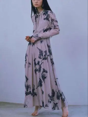 Ameri UND CALLA FLOCKY DRESS S 사이즈