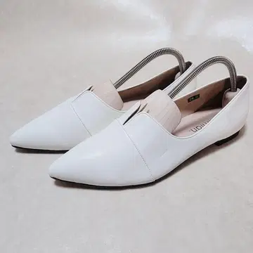마미안 플랫 펌프스 슬릿 디자인 화이트 24cm 새상품급