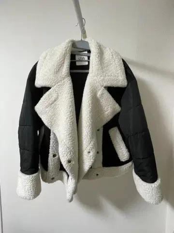 GYDA 제이다 보아 옷깃 자켓 라이더풍 디자인 아우터