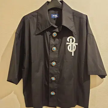 become tree 크롭 셔츠