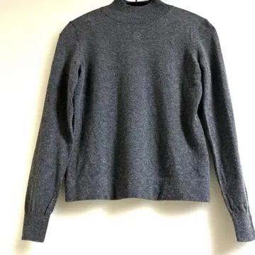 그레이 하이넥 스웨터 로고 자수 캐시미어, 실크, 울 1점 한정 상품