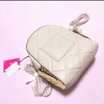새상품 레어!Rady 메탈릭 퀼팅 백팩 화이트 골드