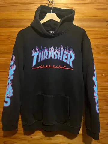 THRASHER 프레임 디자인 후드티 블랙 파이어