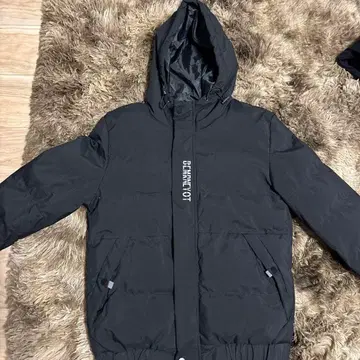 블랙 다운 자켓 후드 부착