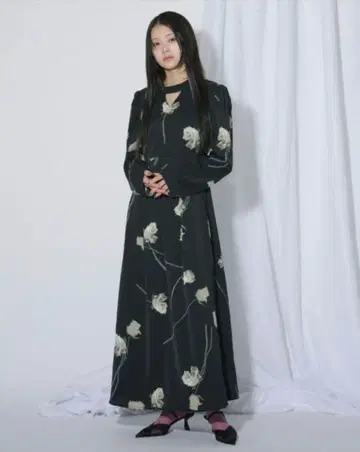 Ezick Falling flower 레이디 모드 원피스 블랙