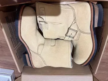 베이지 스웨이드 버클 숏 크림슨 엔지니어 부츠