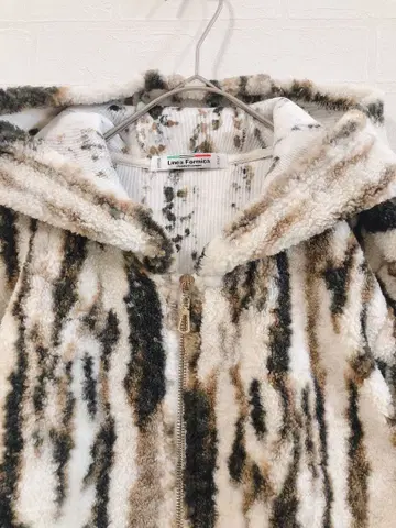 [ Linea Formica ] 보아 후드 부착 애니멀 무늬 집업