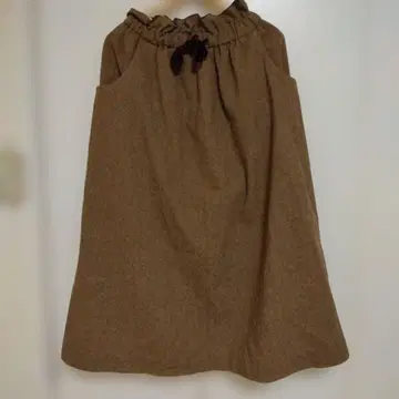브라운 플레어 스커트 무릎 기장 허리 리본 포함