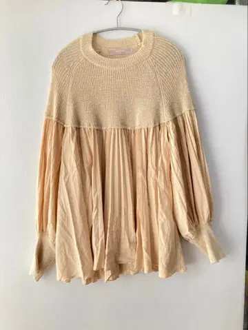 COCO DEAL 베이지 플리츠 니트 스웨터 긴팔