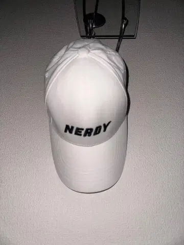 Nerdy 로고 화이트 캡