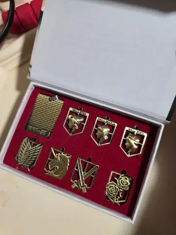 진격의 거인 펜던트 탑 세트