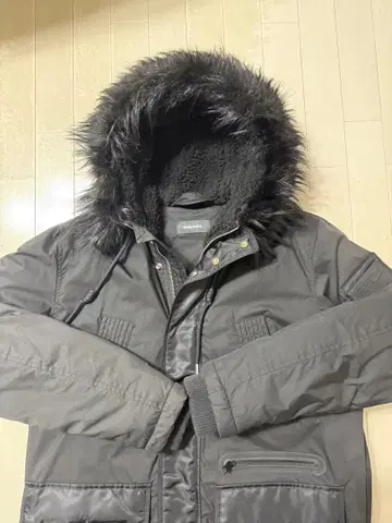 새상품급!! 블랙 퍼(fur) 포함 밀리터리 롱 코트