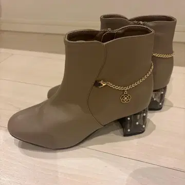 클레이서스 베이지 앵클부츠 펄힐