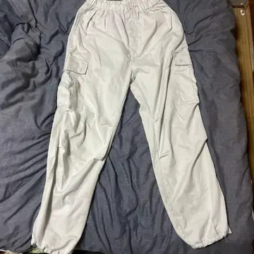 화이트 카고 팬츠