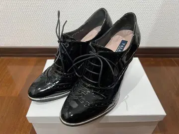 블랙 광택 레이스업 부티