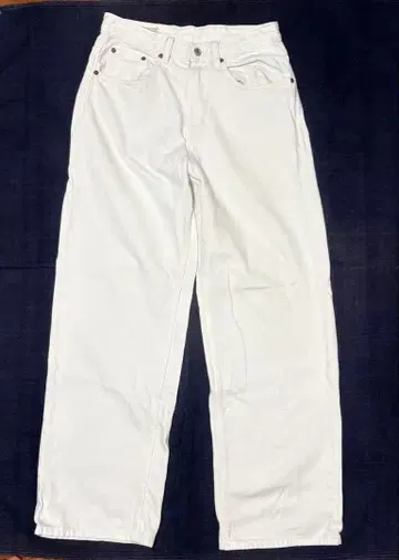 화이트 스트레이트 데님