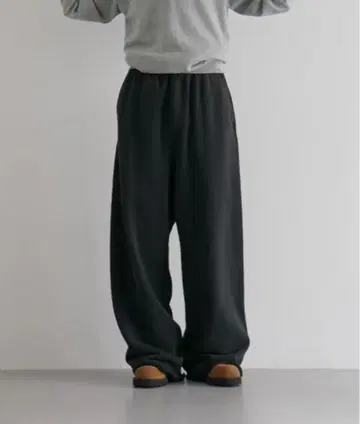 ENTIRE STUDIOS Full sweatpant 'SOOT'