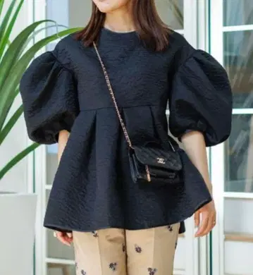 새상품급 Bluelea 블루레아 실키 자카드 블라우스