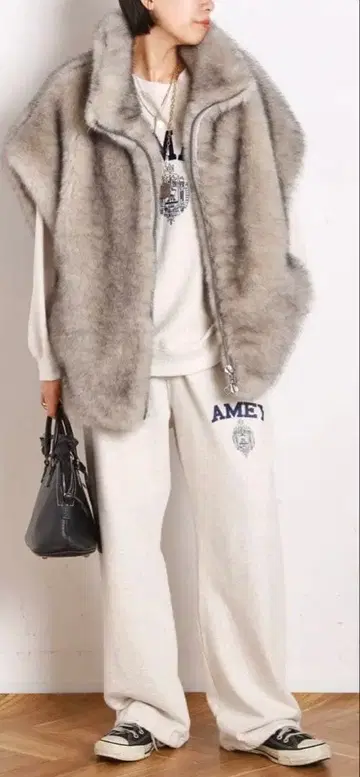 [ 새상품 택 보관 있음 ] AP STUDIO 샤기 베스트 내추럴