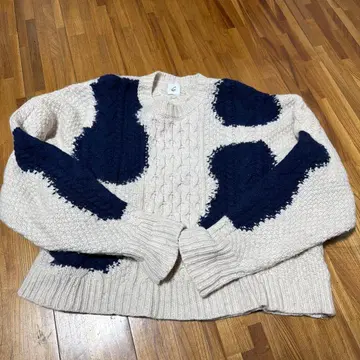 6 베이지 네이비 케이블 니트 스웨터