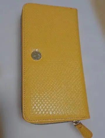 수정원 옐로우 컬러 엠보 장지갑 지퍼 타입