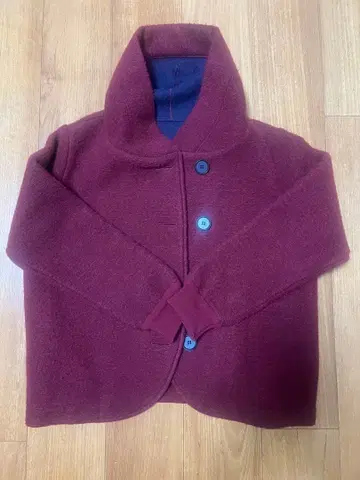 빨간색 숏코트 후드 부착 (장식) 안쪽 네이비