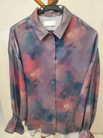 HARE BLUE 패턴 셔츠 프릴 블라우스