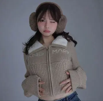 Mary logo zip tops andmary beige