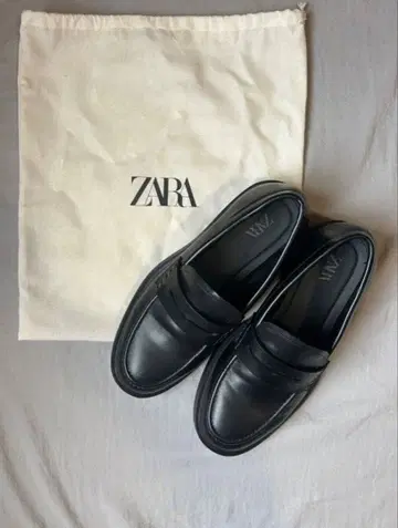 ZARA 블랙 가죽 로퍼