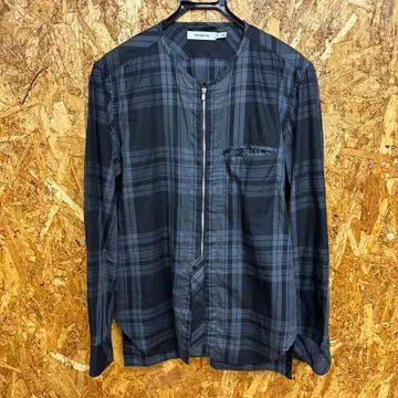 논네이티브 블랙 계열 체크 집업 셔츠