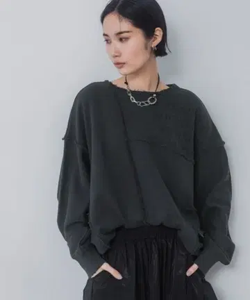 다크 그레이 오버 사이즈 맨투맨