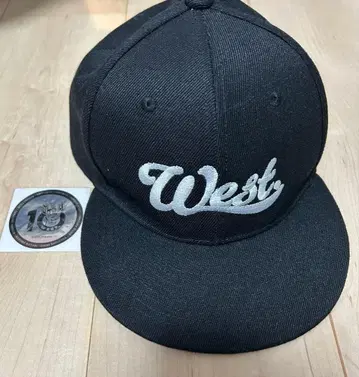 WEST. 간사이 칠색 남자 대축제 굿즈 캡 (스티커 포함)