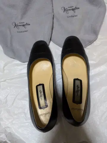 긴자 카네마츠 블랙 펌프스