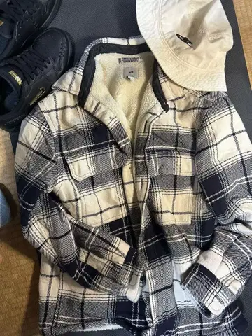 H&M 화이트/블랙 체크 플란넬 셔츠 M