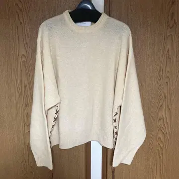 원더랜드 크루넥 니트 사이즈 1 화이트