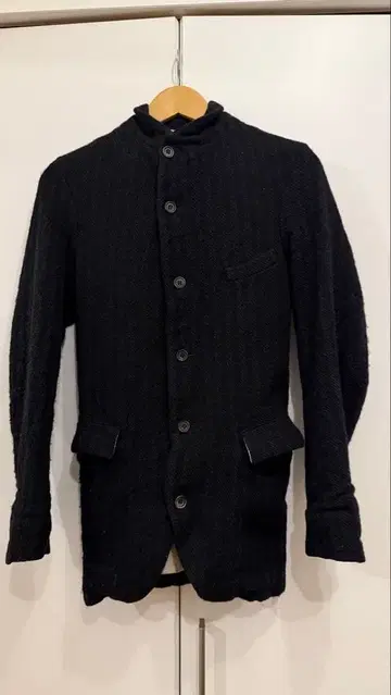 Paul Harnden 블랙 스트라이프 테일러드 자켓