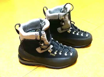 겨울용 등산화 AKU 블랙 이탈리아제