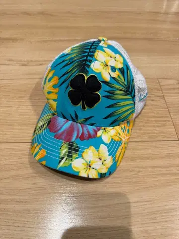 [ BLACK CLOVER ] 골프 캡 트로피컬 패턴