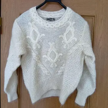 아이보리 케이블 니트 스웨터 모헤어풍