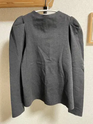 nairo 퍼프 슬리브 그레이 긴팔 상의