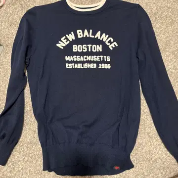 가격 인하 중 New Balance 네이비 스웨터