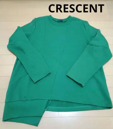 크레센트 비대칭 트레이닝복