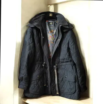 이타리야 블랙 퀼팅 자켓 후드 부착