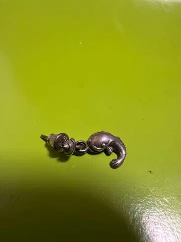 카스 공방 메기 귀걸이