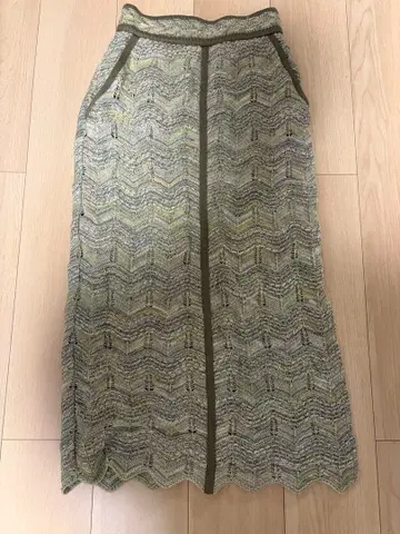 PUBLIC TOKYO 파상 무늬 니트 스커트