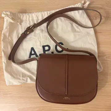 A.P.C. 아페쎄 숄더백 BETTY