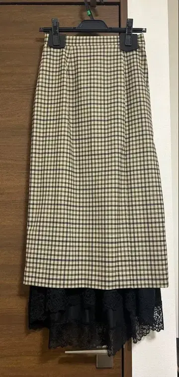 Lily Brown 체크 무늬 타이트 스커트 (레이스 밑단 포함)