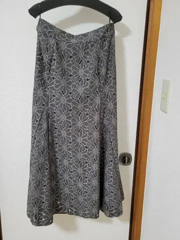 그레이 레이스 플레어 스커트