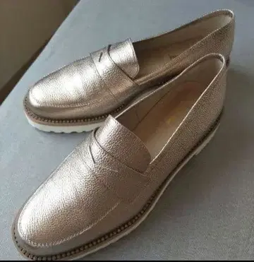 루카 그로시 메탈릭 골드 로퍼